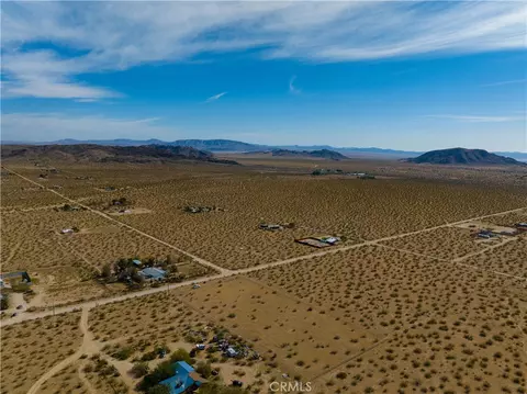 56785 Encantado Rd, Landers, CA 92285 photo 2