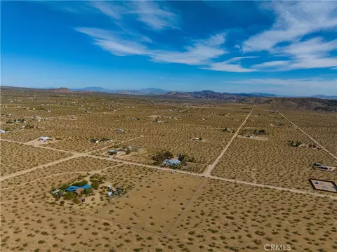 56785 Encantado Rd, Landers, CA 92285 photo 9