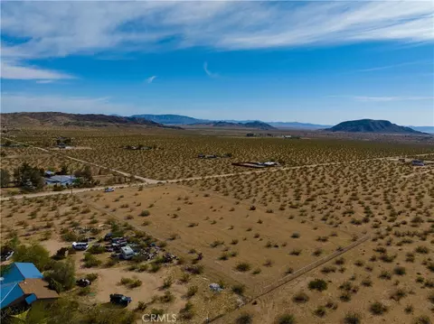 56785 Encantado Rd, Landers, CA 92285 photo 4