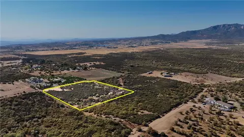 32 Brownie Rd, Aguanga, CA 92536