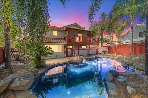 565 Gladiola St, Hemet, CA 92545