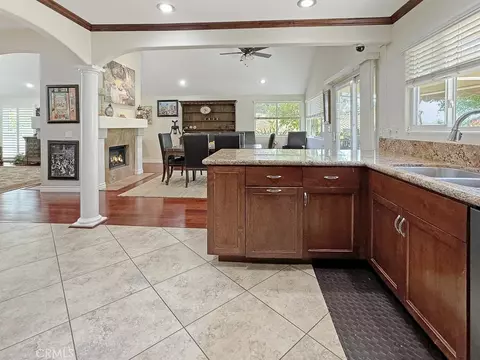 10700 Meadow Glen Way E, Escondido, CA 92026 photo 8
