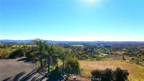 1387 Las Vistas Rd, Fallbrook, CA 92028 photo 3
