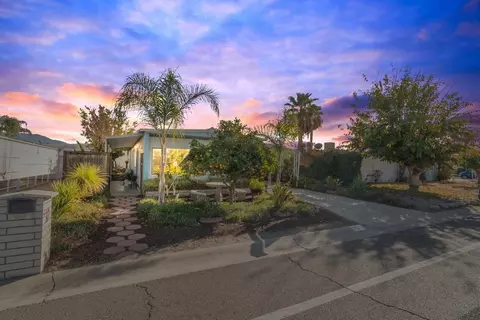 886 S Palm Ave, Hemet, CA 92543