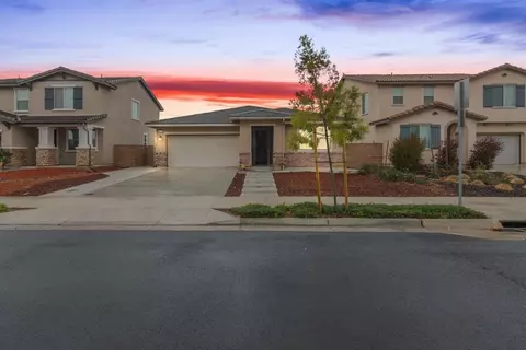 3512 Mill Creek Dr, Perris, CA 92570