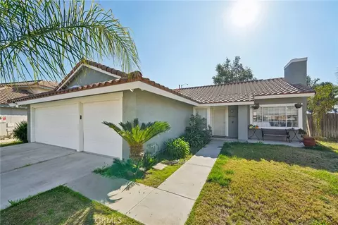 800 Daybreak Ct, San Jacinto, CA 92582