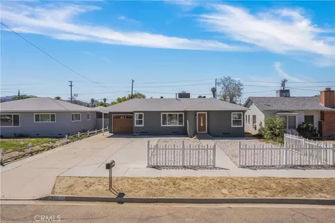 211 W Elmwood Ave, Hemet, CA 92543