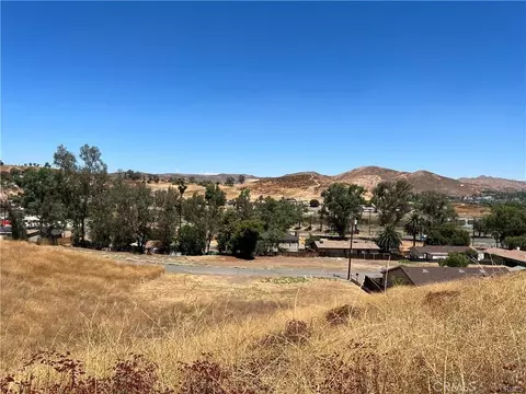 5 Stecher Ave, Lake Elsinore, CA 92530