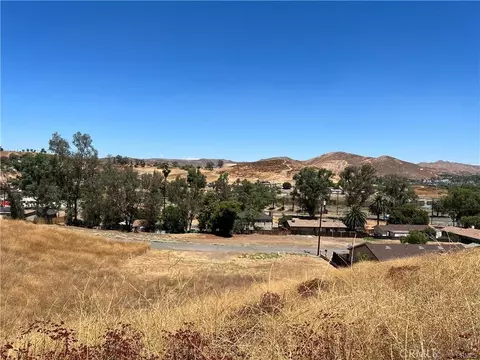 5 Stecher Ave, Lake Elsinore, CA 92530