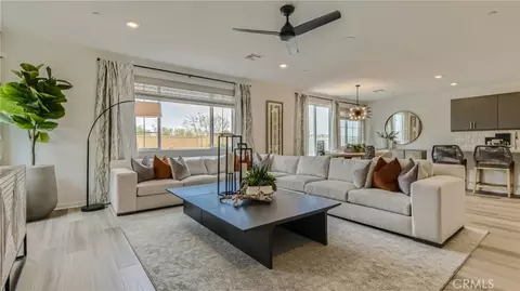 2794 Emerald Bay Dr, Rialto, CA 92377