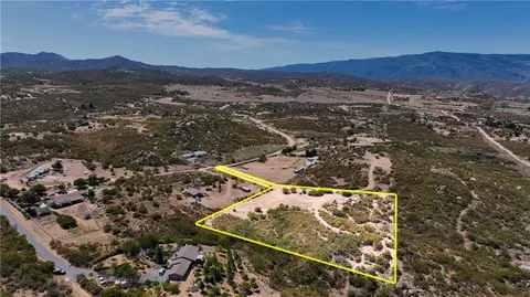 1040 Rolling Hills Dr, Aguanga, CA 92536