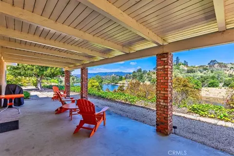 Exterior - 40057 S Shore Rd, Fallbrook, CA 92028 photo 2 of 11