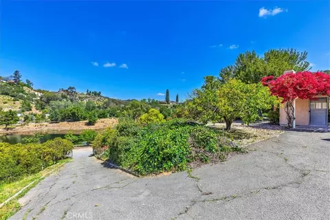 Exterior - 40057 S Shore Rd, Fallbrook, CA 92028 photo 10 of 11