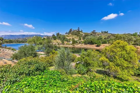 40057 S Shore Rd, Fallbrook, CA 92028