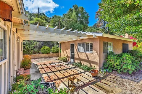 Exterior - 40057 S Shore Rd, Fallbrook, CA 92028 photo 7 of 11