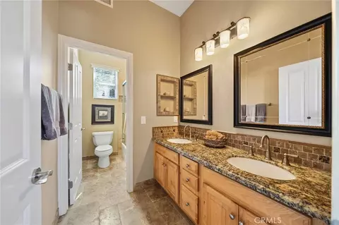 Bath - 44195 Sunset Ter, Temecula, CA 92590 photo 2 of 6