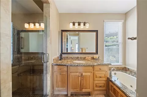 Bath - 44195 Sunset Ter, Temecula, CA 92590 photo 5 of 6
