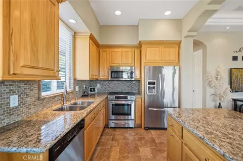 Kitchen - 44195 Sunset Ter, Temecula, CA 92590 photo 4 of 5