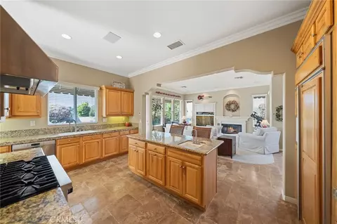 Kitchen - 44195 Sunset Ter, Temecula, CA 92590 photo 3 of 5