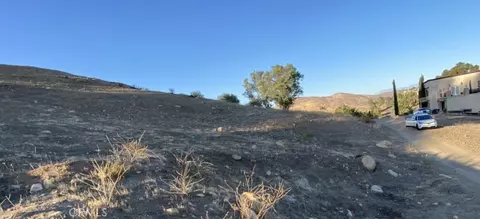5 Nichols St, Lake Elsinore, CA 92530
