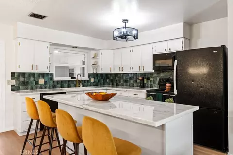 609 S Palm Ave #B, Hemet, CA 92543