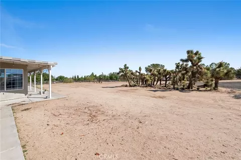 Exterior - 9925 Sierra Vista Rd, Phelan, CA 92371 photo 3 of 5