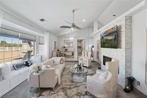 Living - 9925 Sierra Vista Rd, Phelan, CA 92371 photo 1 of 5