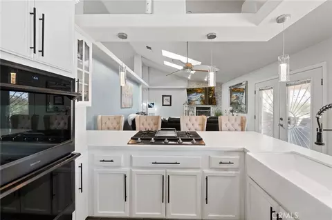 Kitchen - 9925 Sierra Vista Rd, Phelan, CA 92371 photo 3 of 6