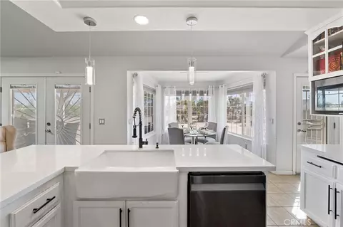 Kitchen - 9925 Sierra Vista Rd, Phelan, CA 92371 photo 4 of 6