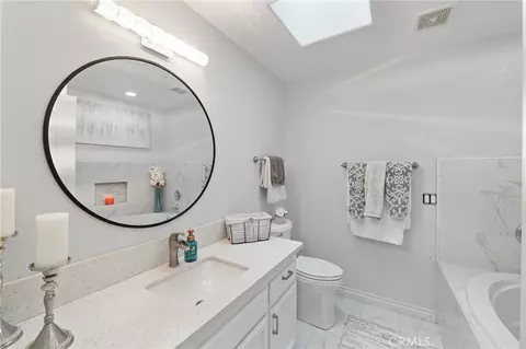 Bath - 9925 Sierra Vista Rd, Phelan, CA 92371 photo 2 of 5