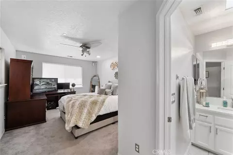 Entry Way - 9925 Sierra Vista Rd, Phelan, CA 92371 photo 5 of 5