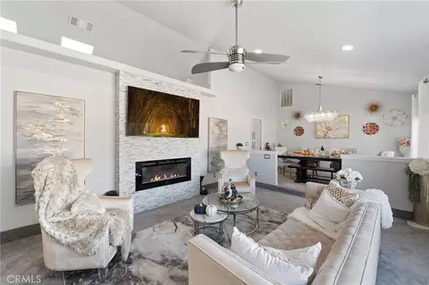 Living - 9925 Sierra Vista Rd, Phelan, CA 92371 photo 2 of 5