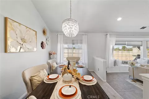 Dining - 9925 Sierra Vista Rd, Phelan, CA 92371 photo 3 of 5