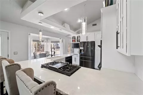 Kitchen - 9925 Sierra Vista Rd, Phelan, CA 92371 photo 5 of 6