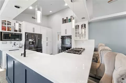 Kitchen - 9925 Sierra Vista Rd, Phelan, CA 92371 photo 2 of 6