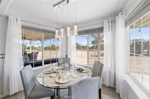 Dining - 9925 Sierra Vista Rd, Phelan, CA 92371 photo 4 of 5