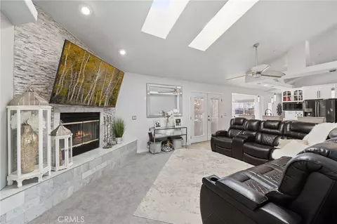 Living - 9925 Sierra Vista Rd, Phelan, CA 92371 photo 5 of 5
