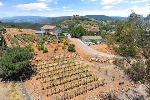 View/Area - 1996 Rainbow Glen Rd, Fallbrook, CA 92028 photo 6 of 10