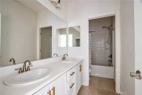 Bath - 45118 Riverstone Ct, Temecula, CA 92592 photo 2 of 5