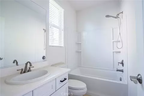 Bath - 45118 Riverstone Ct, Temecula, CA 92592 photo 3 of 5