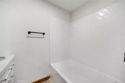 Bath - 814 Glen View Ln, Twin Peaks, CA 92391 photo 2 of 3