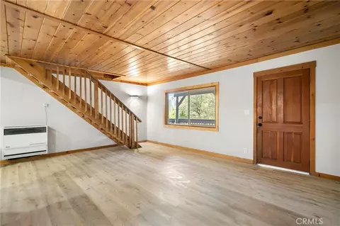Living - 814 Glen View Ln, Twin Peaks, CA 92391 photo 3 of 5