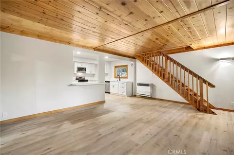Living - 814 Glen View Ln, Twin Peaks, CA 92391 photo 2 of 5
