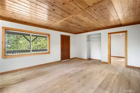 Living - 814 Glen View Ln, Twin Peaks, CA 92391 photo 4 of 5