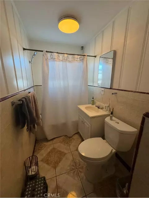 Bath - 9167 Citrus Ave, Fontana, CA 92335 photo 4 of 6
