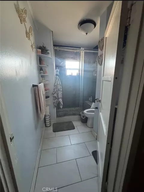 Bath - 9167 Citrus Ave, Fontana, CA 92335 photo 1 of 6