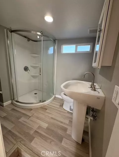 Bath - 9167 Citrus Ave, Fontana, CA 92335 photo 5 of 6