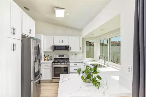 Kitchen - 45586 Rainbow Canyon Rd, Temecula, CA 92592 photo 2 of 4