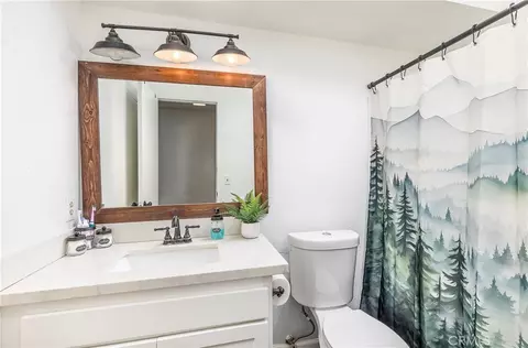 Bath - 45586 Rainbow Canyon Rd, Temecula, CA 92592 photo 2 of 2