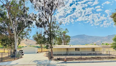 312 N Warren Rd, San Jacinto, CA 92582
